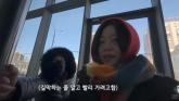 카페 문 잡아주던 친절한 여성이… 몽골 여행갔다가 휴대폰 훔친 소매치기와 추격전 벌인 유튜버 (영상)