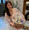 '이혼' 이시영, 꽃바구니 선물 받고... '힐링'이라며 환한 미소