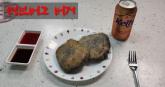 인천 계양산서 '러브버그' 잡아다 요리한 유튜버... '먹방'하며 남긴 맛 후기 (영상)