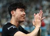 '토트넘과 작별' 손흥민, 64분 그라운드 누볐다... 6만 관중 기립 박수에 뜨거운 눈물