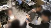 다짜고짜 뺨 때린 손님에 반격했더니 '쌍방'이라는 경찰... 식당 알바생 하소연에 변호사의 판단 (영상)