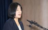 윤미향, 李대통령 사면 결정에 '고맙습니다'... 이용수 할머니는 침묵했다