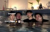 BTS 뷔-박형식, 수영장서 포착된 조각 미남 비주얼... '이 사람 HBD'