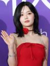 피프티피프티 키나, 건강상 이유로 활동 잠정 중단... '충분한 휴식 필요'