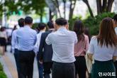 요즘 문자 많이 온 이유가... 고객정보 22만건 대부업체에 넘긴 은행원