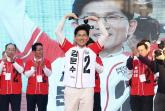 '보수 텃밭' 대구 서문시장 찾은 김문수... '사랑스러워' 댄스로 지지 호소 (영상)