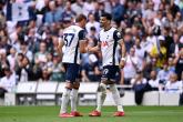 EPL 마지막 경기 1-4로 졌지만... 올블랙 착장으로 등장해 팬들에게 미소로 화답한 손흥민