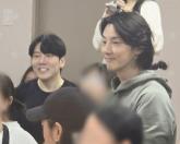 '필리핀 어학연수' 떠났던 윤시윤, 보육원서 포착... 훈훈한 근황 전했다