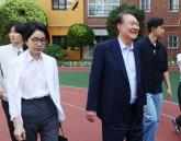팬카페도 손절한 김건희... '건사랑', 尹 부부 사진 내리고 이름도 바꾼다
