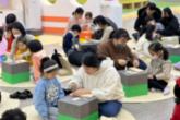 '아이 낳는 게 무서워요'... .서울 엄빠, 영어유치원에 한 달 OOO만원 태운다