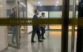 '경찰 출석' 불응한 날, 상가 활보한 尹... '저번엔 김XX도 봤다'