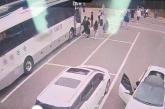 '오줌만 싸고 튀어'... 카페 온 관광버스 2대 단체 여행객, 커피 안 사고 화장실만 쓰고 가