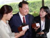 [속보] 윤석열, '친정' 검찰청사 첫 출석... 서울고검 지상 현관 통해 내란특검 조사실로
