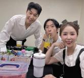 '힘들게 번 돈 문원 딸에 상속'... 오지랖 댓글 '칼차단'한 신지