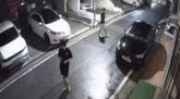 주차장서 문 안 잠긴 차만 골라 '지갑' 훔친 남학생... CCTV에 포착된 모습