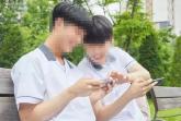 중학생 딸 교칙 위반해 '휴대폰 압수' 당하자 학교 찾아가 교사에게 폰 던진 엄마