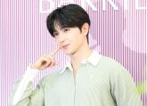 '더보이즈' 현재, 라이브 방송 중 '발목 인대 파열'... '무대서는 의자 착석'