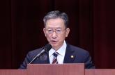 '특검 오자 옷 벗은 윤석열 전 대통령, 나가자 바로 입었다'