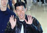 손흥민, 미국 LA로 출국하면서 '특급 팬서비스'... 36분 동안 팬 200명한테 사인해줬다
