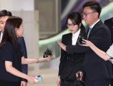 조사 마치고 나온 김건희 '건강 매우 안 좋아' 취재진 질문에 '묵묵부답'