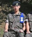 군대 간 차은우, '중대장 훈련병' 완장 찬 근황 공개됐다... 군복 차림에도 여전한 '조각 미모'