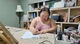 새아버지 성씨로 바꾸고 싶다는'다운증후군 작가' 정은혜... 입양 진술서도 작성