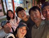'케이티♥' 송중기, 여전한 비주얼... '빈센조' 배우들과 오랜만에 만났다