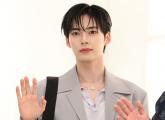 '방지턱 지날 때 신음' 제베원 성한빈, 2차 사과... '더 책임감 있게 행동하겠다'