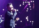 '성폭행 논란' 휘말려 활동 중단했던 김건모, 6년 만에 눈물의 복귀