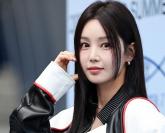 노숙인들 찾아가 노래로 위로 건넨 '여가수'... 감동 받은 관객들은 '눈물'