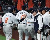 한화이글스, 19년만의 한국시리즈 승리... '기적같은 역전승'