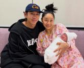 이대은♥트루디, 결혼 4년 만에 득남... '아빠 등번호에 맞춰 태어나'